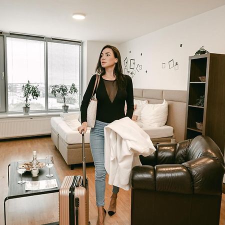 Flora Cozy Apartment Bratislava Bagian luar foto