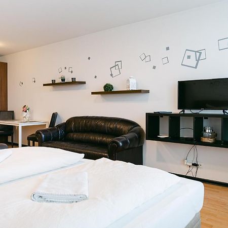 Flora Cozy Apartment Bratislava Bagian luar foto