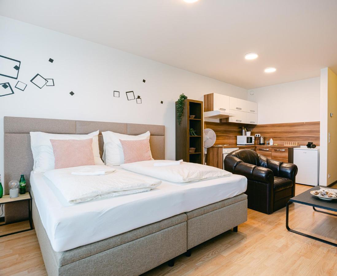 Flora Cozy Apartment Bratislava Bagian luar foto